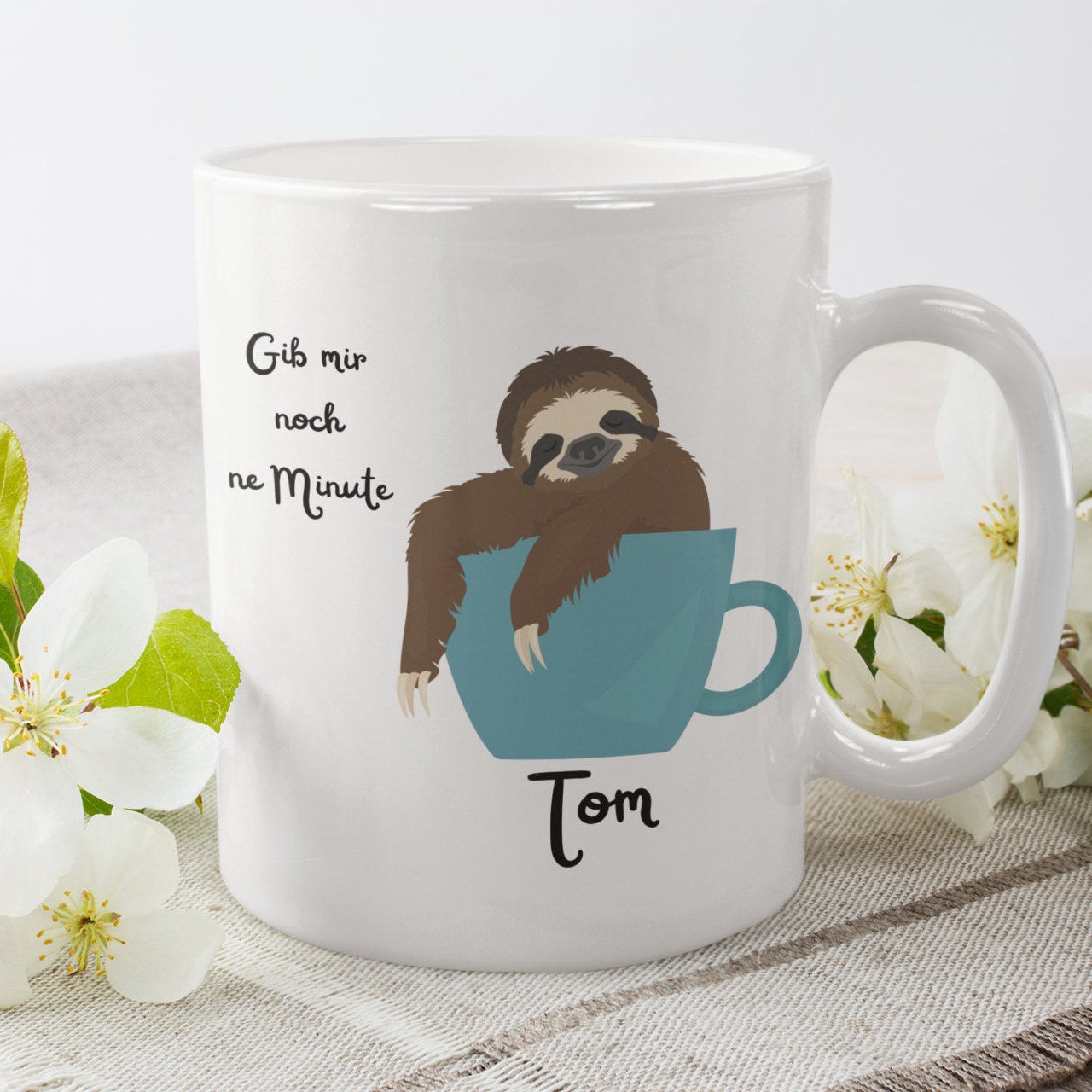 Tasse für Langschläfer mit süßem Faultier Motiv | Kaffeetasse Namenstasse | Geschenkidee | Individuell bedruckt - GlamourDesign
