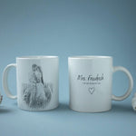 Lade das Bild in den Galerie-Viewer, Tassen Set| Hochzeitstag| Jahrestag| Ehe| Paar| Verlobung| Mrs. und Mr| Zeichnung Hochzeitsfoto| personalisierbar - GlamourDesign
