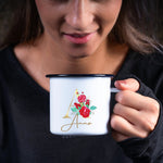 Lade das Bild in den Galerie-Viewer, Emaille Tasse| Becher| Wunschname| Buchstabe Rosen - GlamourDesign
