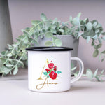 Lade das Bild in den Galerie-Viewer, Emaille Tasse| Becher| Wunschname| Buchstabe Rosen - GlamourDesign

