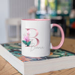 Lade das Bild in den Galerie-Viewer, Tasse mit Hologramm| Anfangsbuchstabe &amp;t Wunschnamen| in Rosa - GlamourDesign
