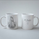 Lade das Bild in den Galerie-Viewer, Tassen Set| Hochzeitstag| Jahrestag| Ehe| Paar| Verlobung| Mrs. und Mr| Zeichnung Hochzeitsfoto| personalisierbar - GlamourDesign
