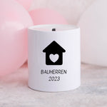 Lade das Bild in den Galerie-Viewer, Spardose| Bauherren| Geschenk zum Einzug| Personalisierbar mit Wunschjahr - GlamourDesign
