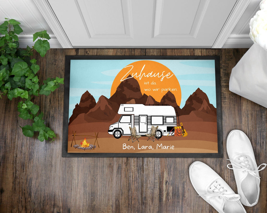 Fußmatte | Zuhause ist wo wir parken| Sunset-Edition| personalisierbar mit Vornamen| rutschfest & waschbar - GlamourDesign