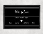 Lade das Bild in den Galerie-Viewer, Fußmatte | wie schön, dass du da bist| personalisierbar mit Vornamen| bis zu 6 Namen - GlamourDesign
