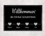 Lade das Bild in den Galerie-Viewer, Fußmatte | personalisierbar mit Familien-&amp;Vornamen| Herzen| bis zu 7 Vornamen - GlamourDesign
