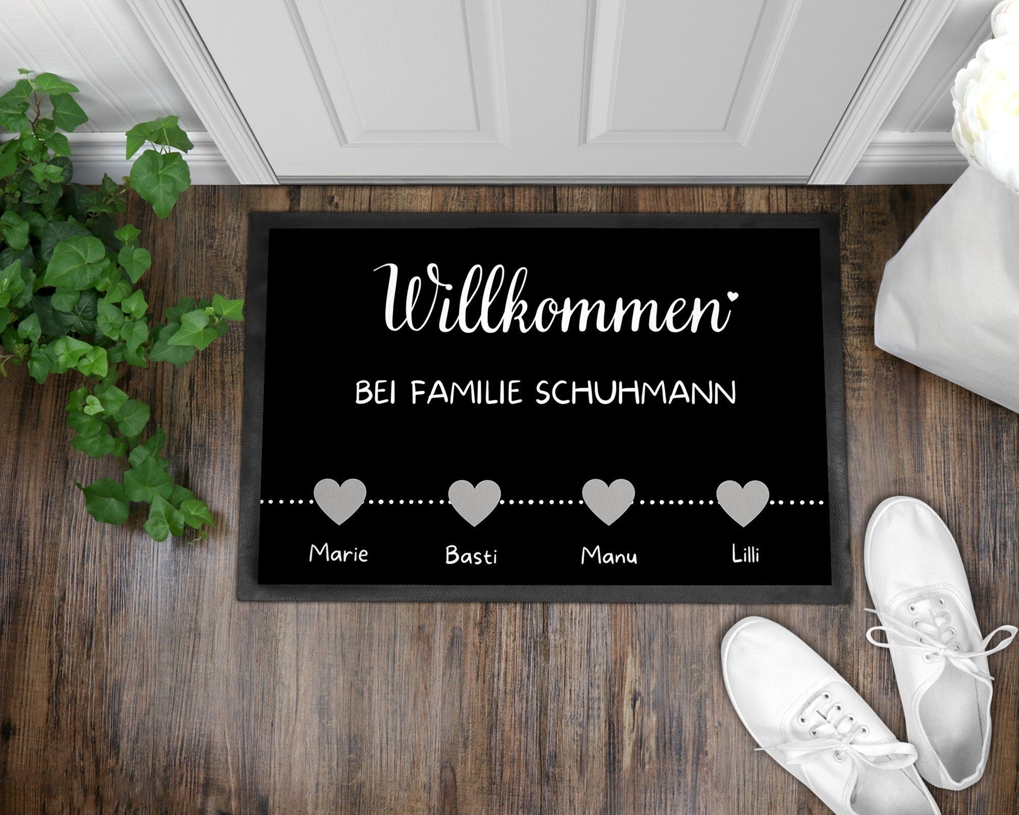 Fußmatte | personalisierbar mit Familien-&Vornamen| Herzen| bis zu 7 Vornamen - GlamourDesign