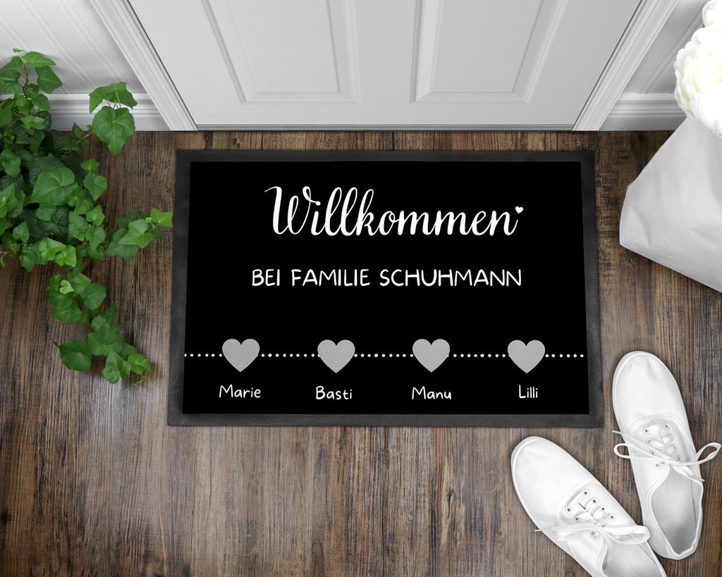 Fußmatte | personalisierbar mit Familien-&Vornamen| Herzen| bis zu 7 Vornamen - GlamourDesign
