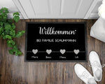 Lade das Bild in den Galerie-Viewer, Fußmatte | personalisierbar mit Familien-&amp;Vornamen| Herzen| bis zu 7 Vornamen - GlamourDesign
