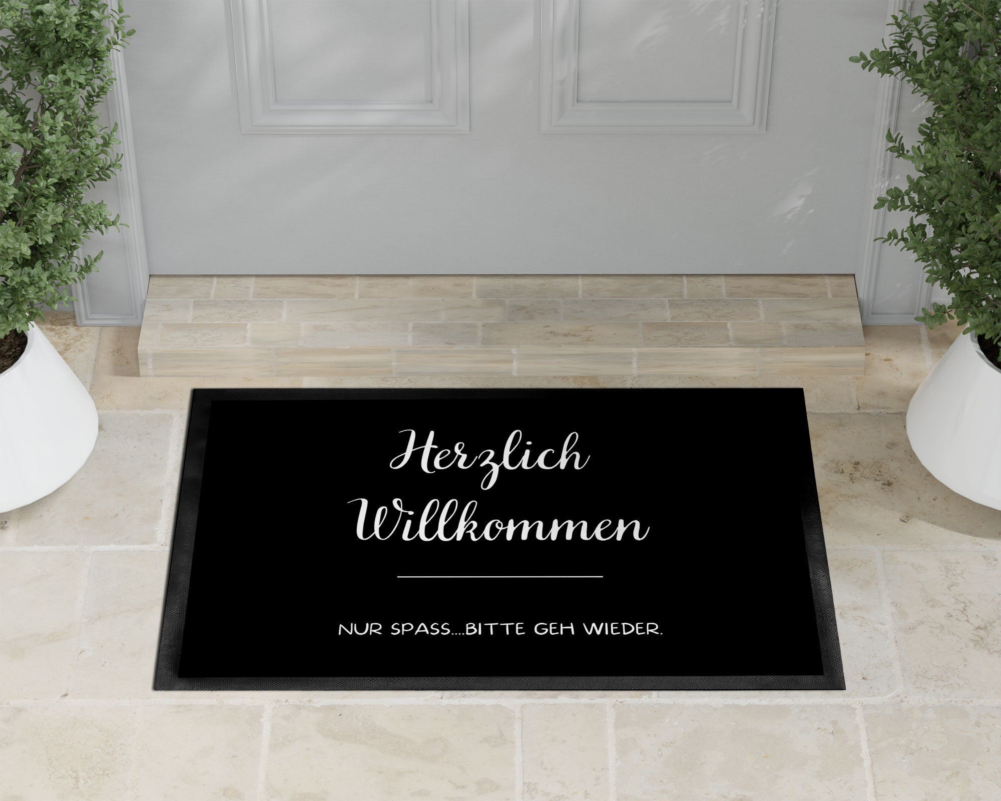 Fußmatte | Herzlich Willkommen | lustiger Spruch| rutschfest mit Rand| schwarz - GlamourDesign