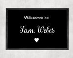 Lade das Bild in den Galerie-Viewer, Fußmatte | personalisierbar mit Familiennamen| Willkommen bei| Herz- Edition| wundervolle Begrüßung vor der Haustür - GlamourDesign
