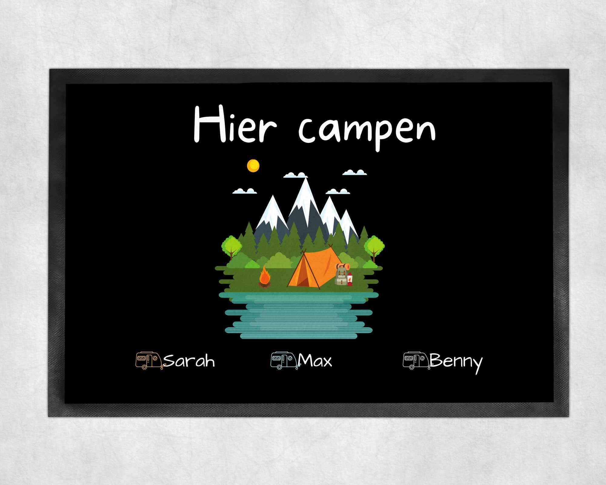 Fußmatte | Hier campen| personalisierbar mit Vornamen| verschiedene Farben| bis zu 7 Vornamen| Matte für Camper - GlamourDesign
