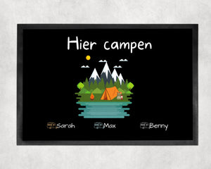 Fußmatte | Hier campen| personalisierbar mit Vornamen| verschiedene Farben| bis zu 7 Vornamen| Matte für Camper - GlamourDesign