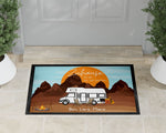 Lade das Bild in den Galerie-Viewer, Fußmatte | Zuhause ist wo wir parken| Sunset-Edition| personalisierbar mit Vornamen| rutschfest &amp; waschbar - GlamourDesign
