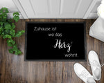 Lade das Bild in den Galerie-Viewer, Fußmatte | Zuhause ist wo das Herz wohnt| rutschfest &amp; waschbar| herzliches Motiv - GlamourDesign
