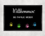 Lade das Bild in den Galerie-Viewer, Fußmatte | bunt mit Handabdrücken| personalisierbar mit bis zu 7 Vornamen - GlamourDesign
