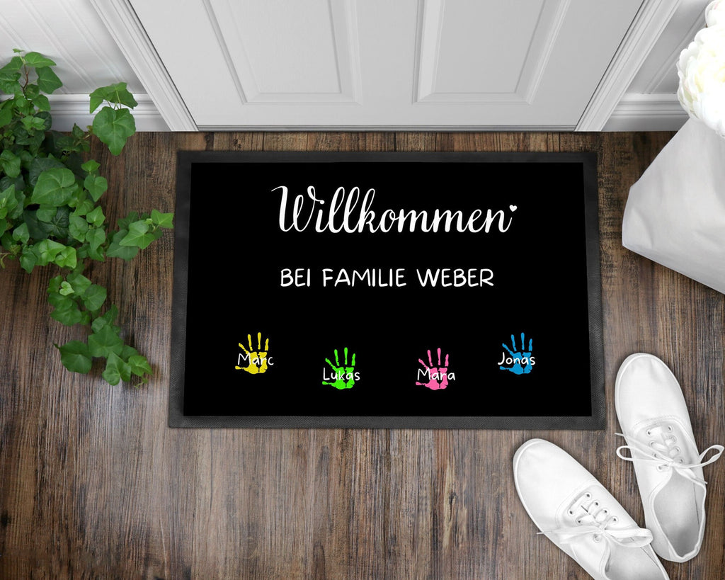 Fußmatte | bunt mit Handabdrücken| personalisierbar mit bis zu 7 Vornamen - GlamourDesign