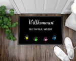 Lade das Bild in den Galerie-Viewer, Fußmatte | bunt mit Handabdrücken| personalisierbar mit bis zu 7 Vornamen - GlamourDesign
