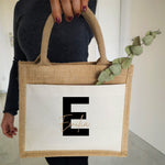 Lade das Bild in den Galerie-Viewer, Jutetasche| personalisiert mit Namen| Einkaufstasche| Geschenk| geschwungen| mit Fronttasche - GlamourDesign
